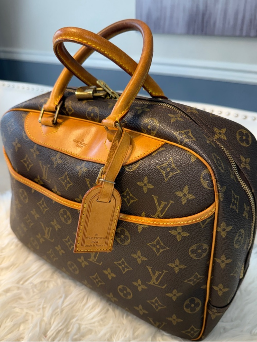 Louis Vuitton Deauville Monogram Canvas Satchel w/ Lock & Clochette Authentic - Picture 3 of 16